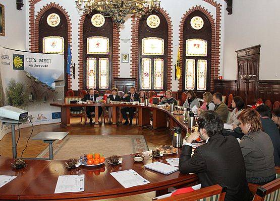 Grafika 7: Konsultacje partnerskie