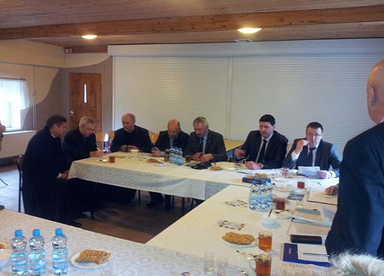 Grafika 4: Przygotowania do warsztatów szkoleniowych w Duninowie