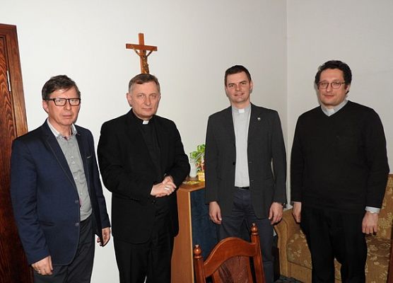 Grafika 1: SPOTKANIE Z BISKUPEM KRZYSZTOFEM ZADARKO W SPRAWIE OPIEKI DUSZPASTERSKIEJ NAD POLSKIMI  CAMINOWICZAMI