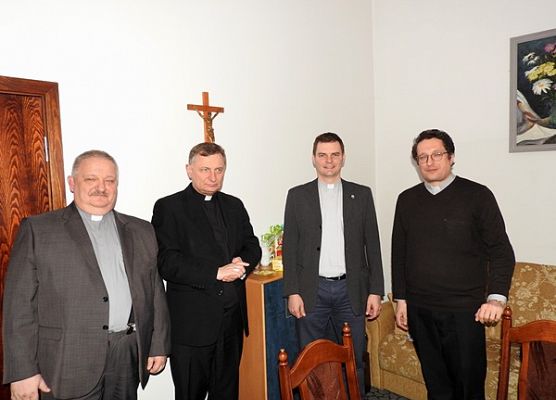 Grafika 2: SPOTKANIE Z BISKUPEM KRZYSZTOFEM ZADARKO W SPRAWIE OPIEKI DUSZPASTERSKIEJ NAD POLSKIMI  CAMINOWICZAMI